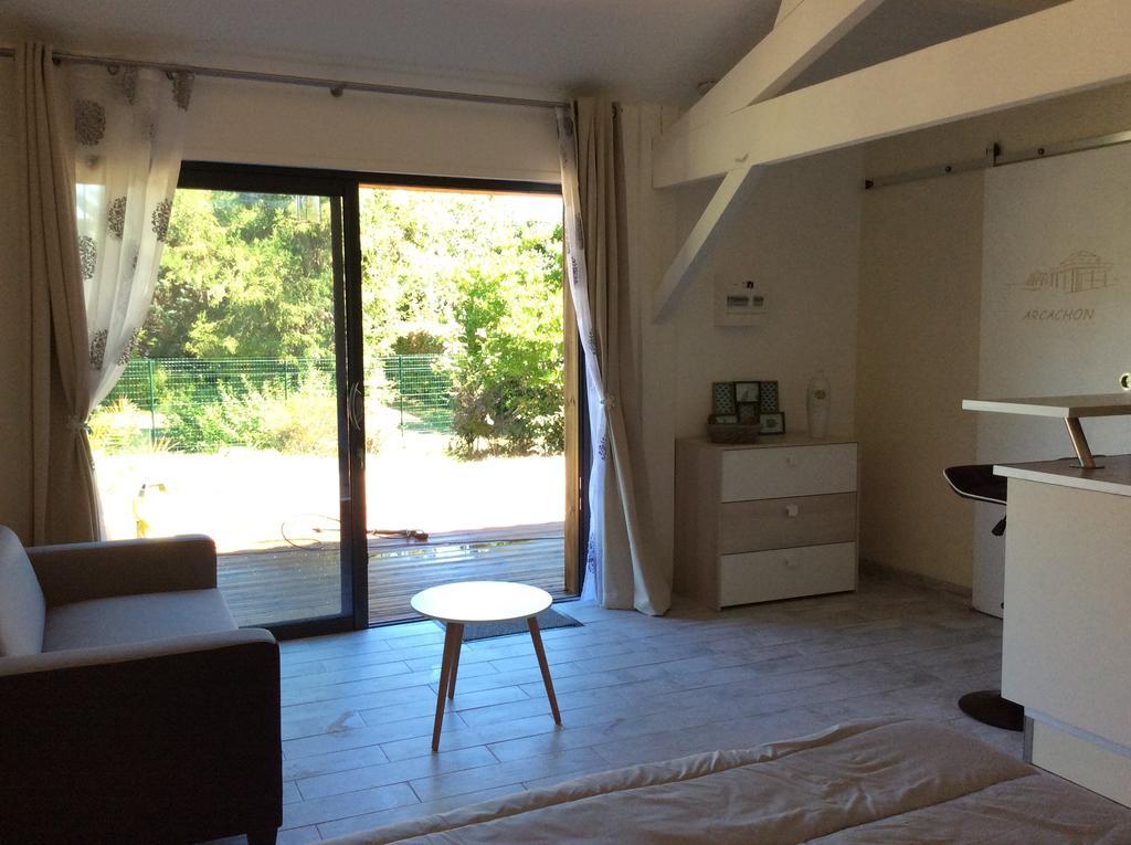 Le Domaine D'Azae Hotel กูฌ็อง-เมสทราส ภายนอก รูปภาพ