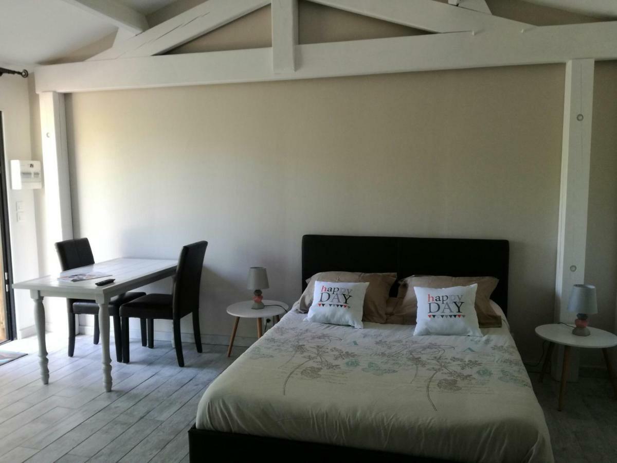 Le Domaine D'Azae Hotel กูฌ็อง-เมสทราส ภายนอก รูปภาพ